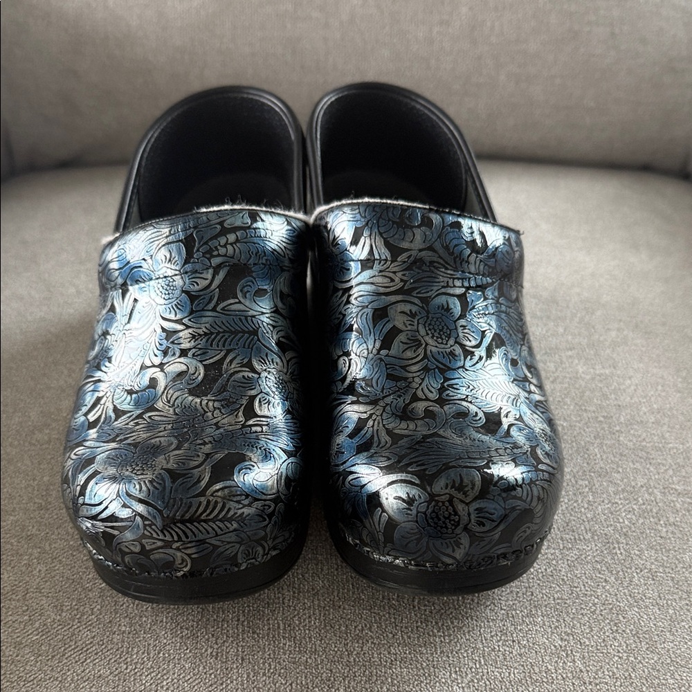 Women Dansko size 37 Floral Patterned Clogs